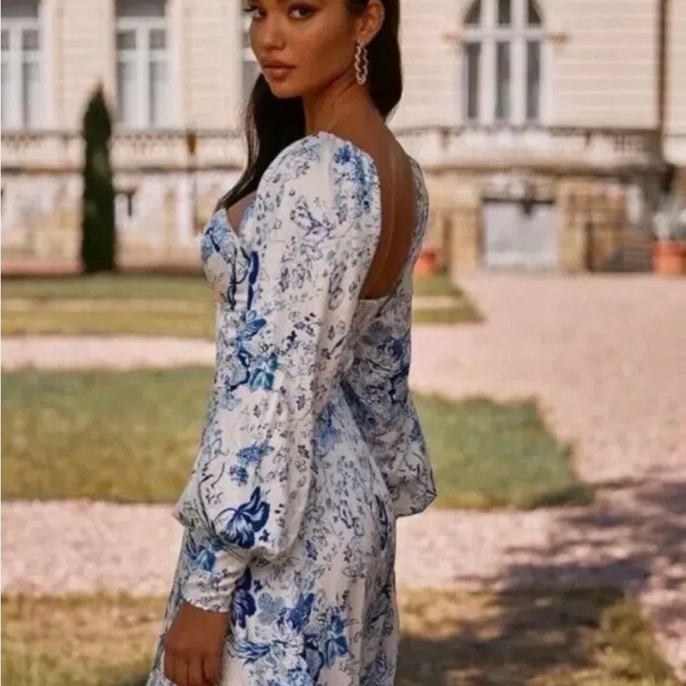 Blue & White Floral Puff-Sleeve Midi Dress - Picture 2 of 13
